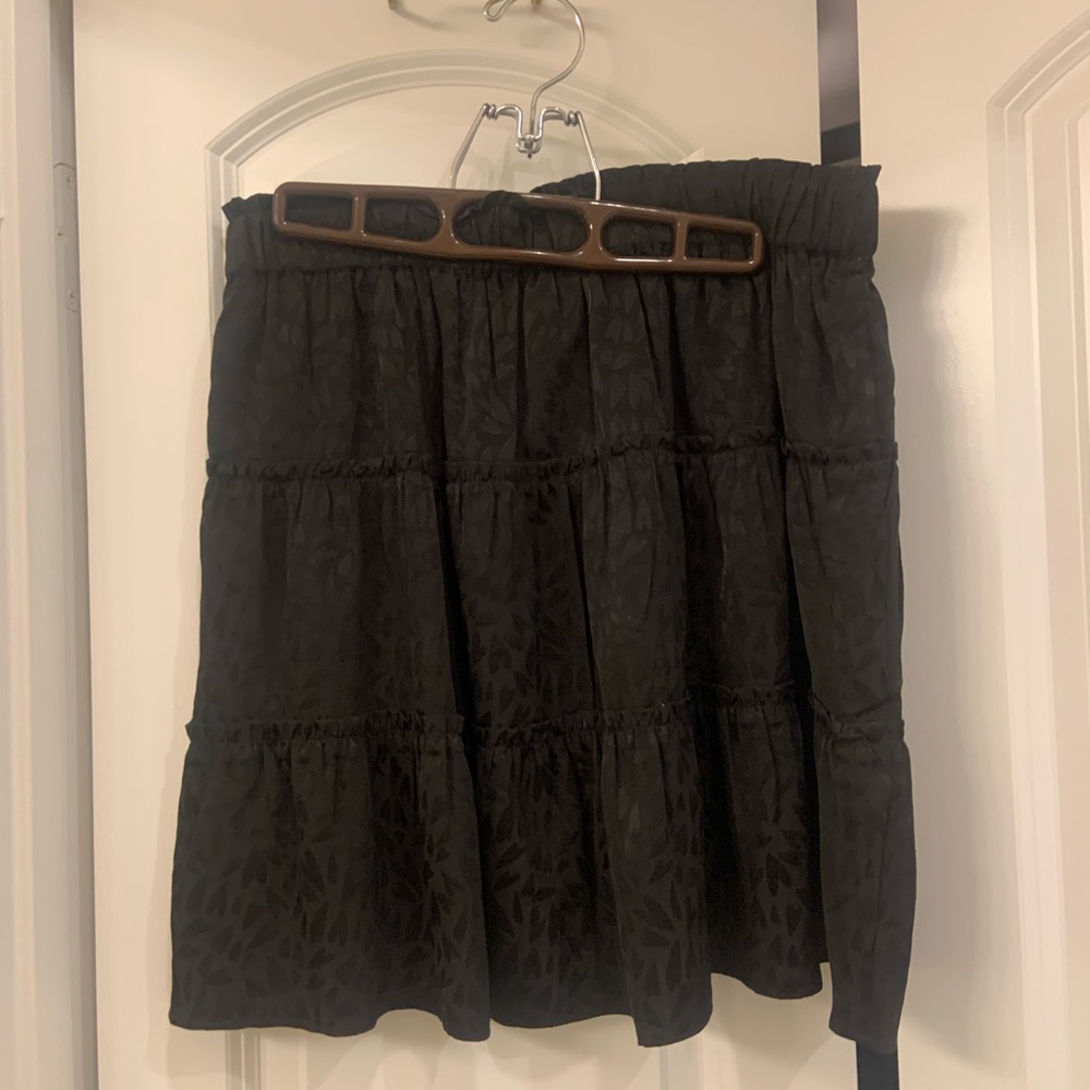 NWT LOFT black heart tiered skirt. Size M.